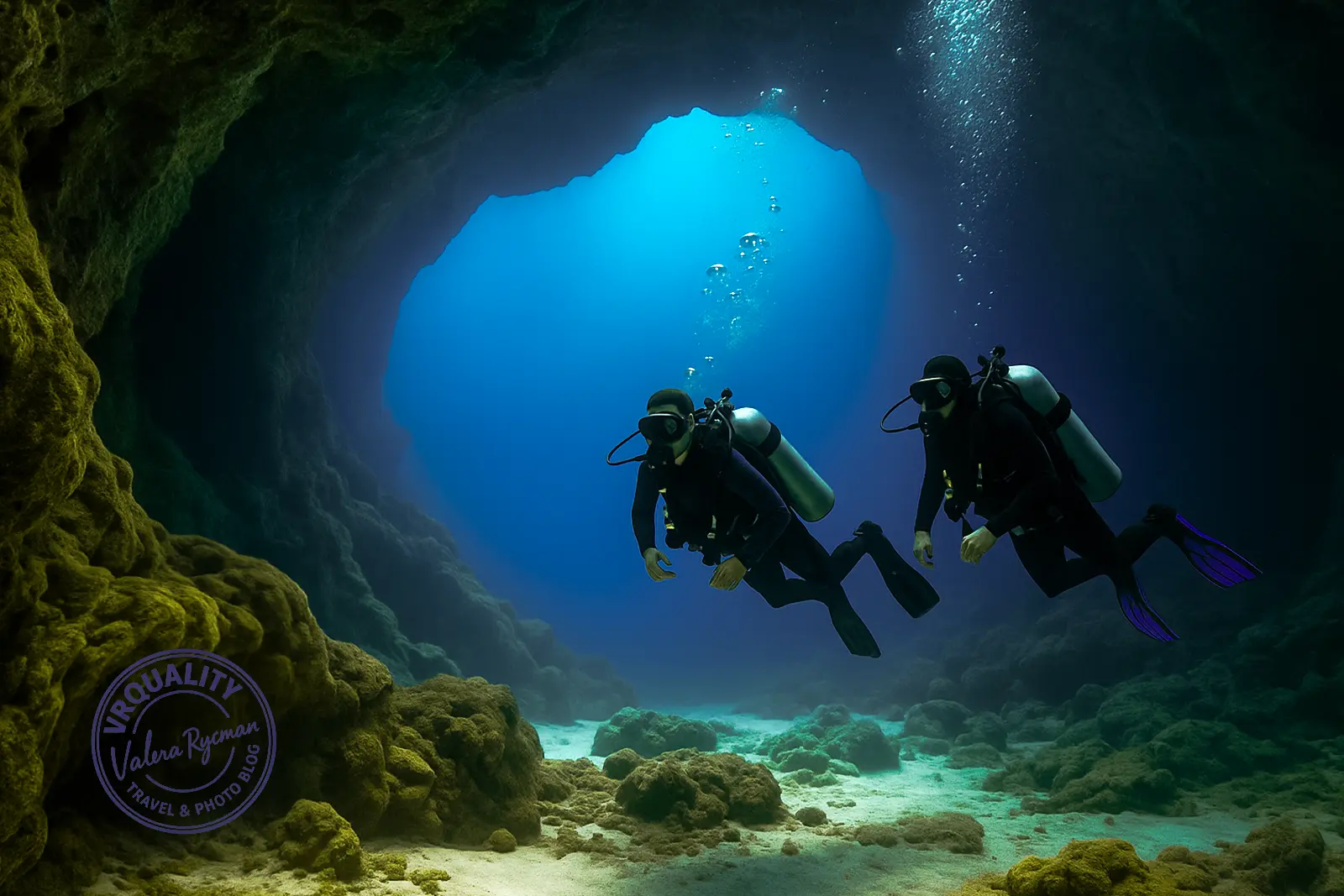 Дайвинг в пещерах Аланьи — дайверы исследуют подводные гроты и скалы в кристально чистой воде