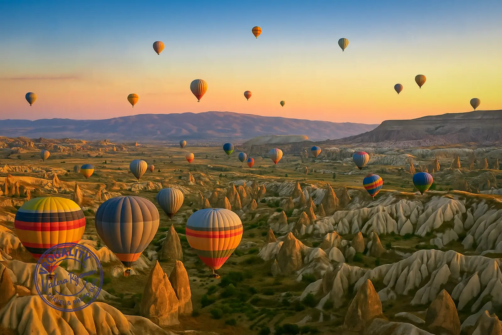 Фото-тур в Каппадокии — воздушные шары на рассвете над скалами и долинами Гёреме