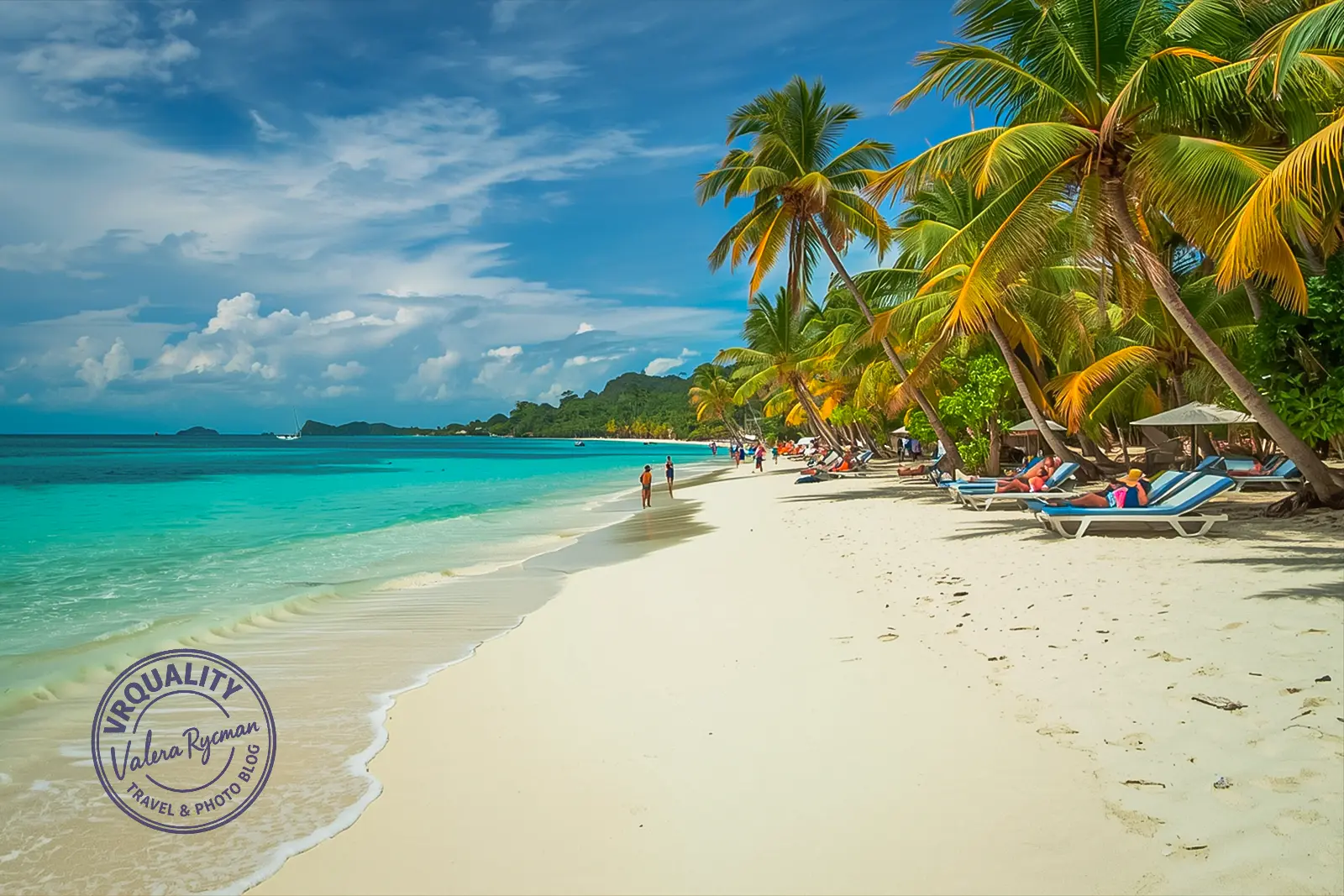 Пляж острова Маафуши с пальмами и бирюзовой водой