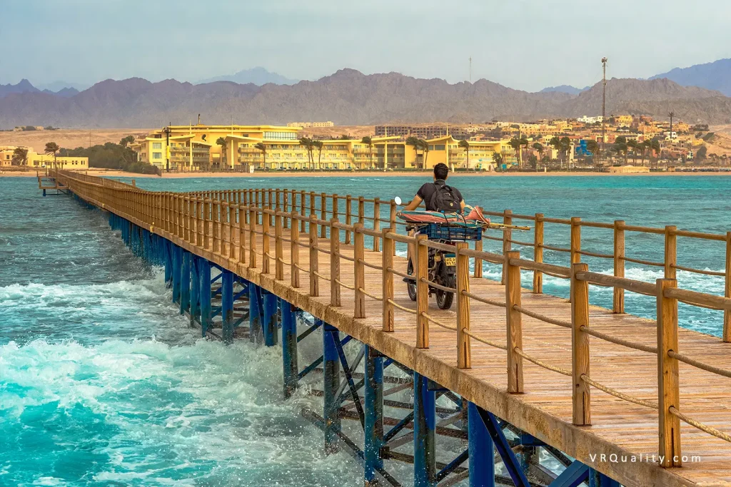 Вид на отель с пантона